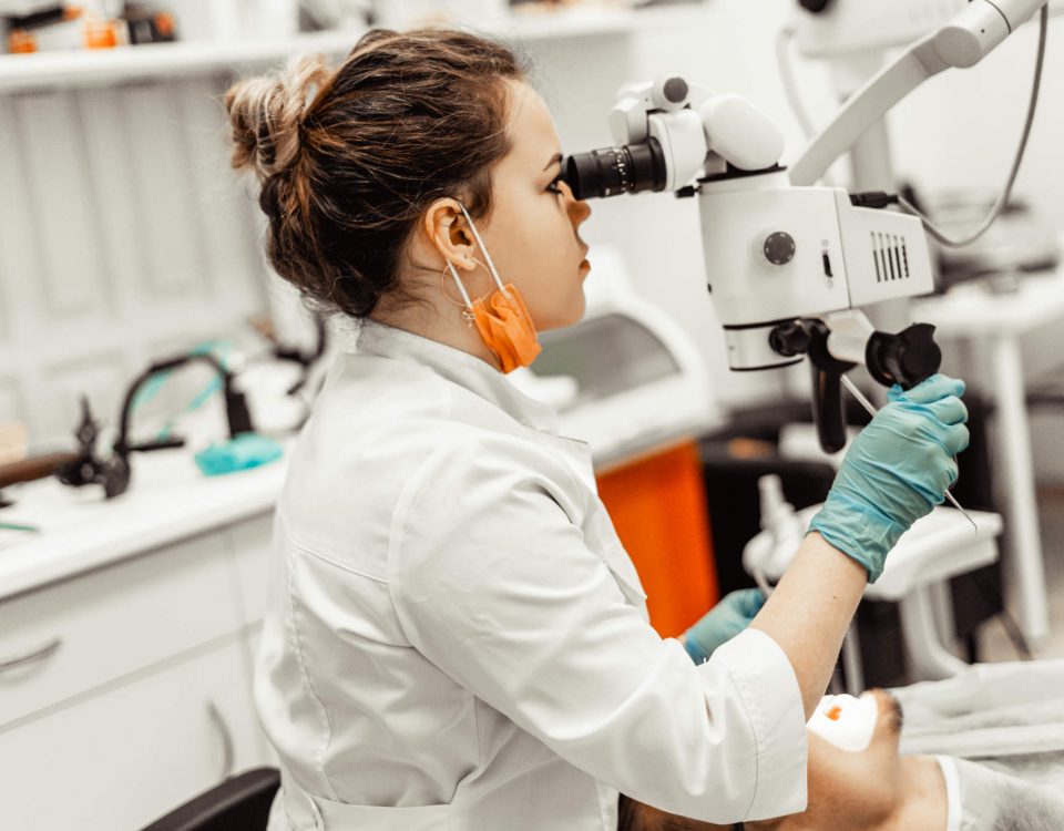 endodoncja w stomatologii czyli leczenie kanałowe pod mikroskopem