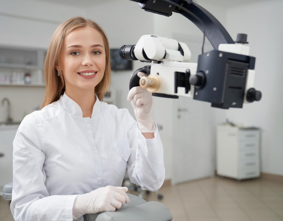 leczenie kanałowe pod mikroskopem w gabinecie stomatologicznym - kiedy potrzebne?