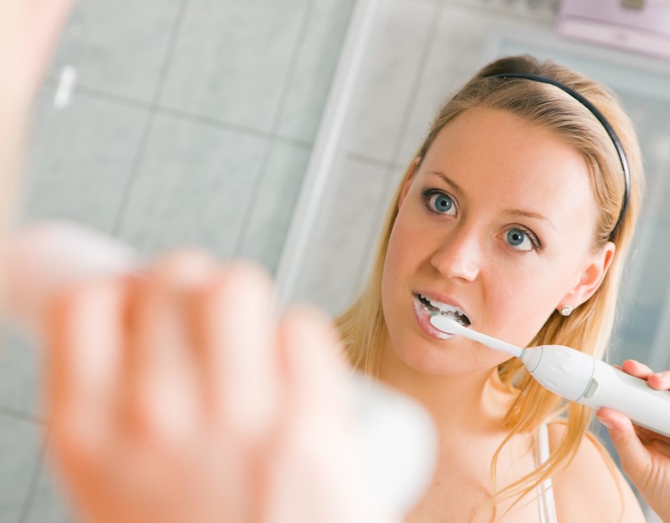 Najlepsze metody higieny jamy ustnej: czyszczenie, nitkowanie, płukanie