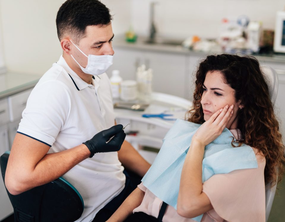 Jakie są najczęstsze problemy stomatologiczne u dorosłych i jak ich unikać?