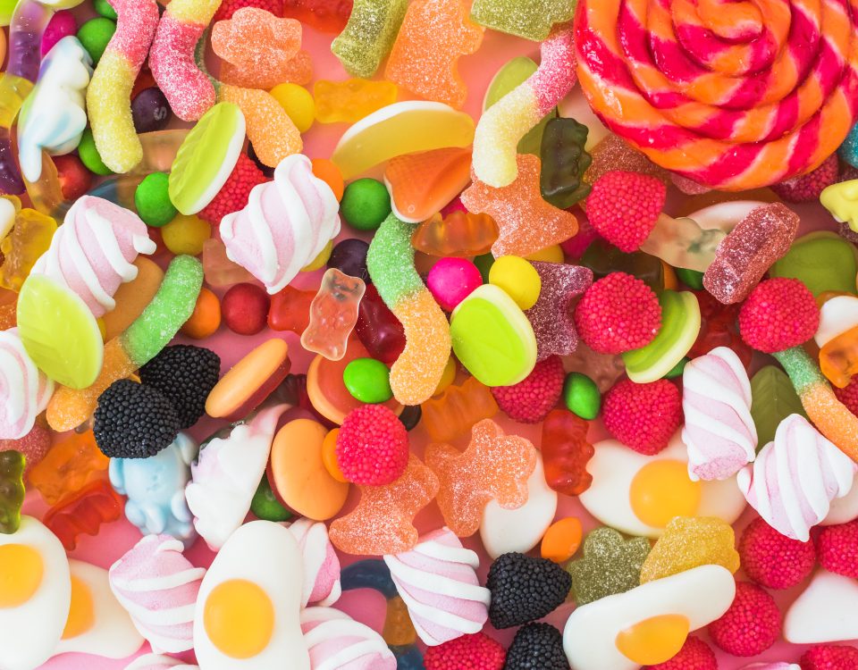 Czy nadmierne spożywanie słodyczy może prowadzić do powstawania ubytków?